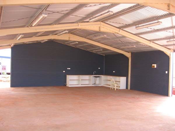 New shade shelter in accommodation compound, Curtin IDC